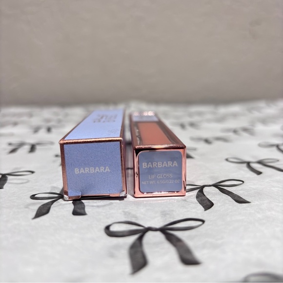 💄 The Beauty Bybel — High-Shine Lip Gloss in Barbara - Picture 2 of 6